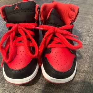 Jordan 1 Mid "Black/Fire Red/White"